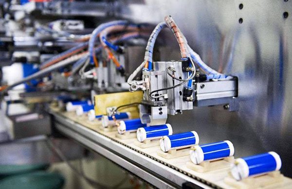 在鋰電池的制造過程中，真空泵是重要的輔助設備